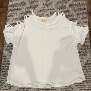 Fantastic Fawn boho western rodeo cut out shoulder sleeves top